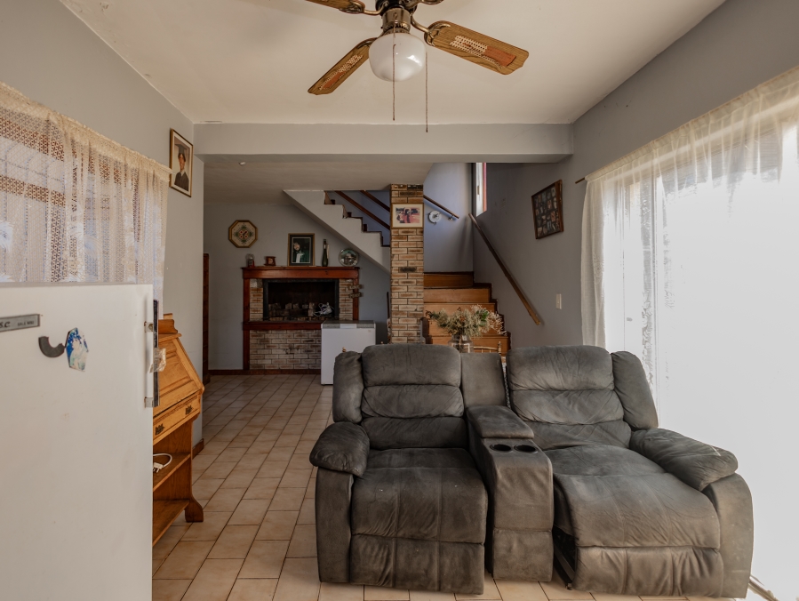 4 Bedroom Property for Sale in Avondale Western Cape